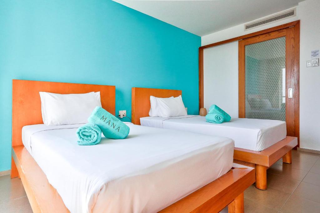 Grand Deluxe Twin with Balcony Ocean View