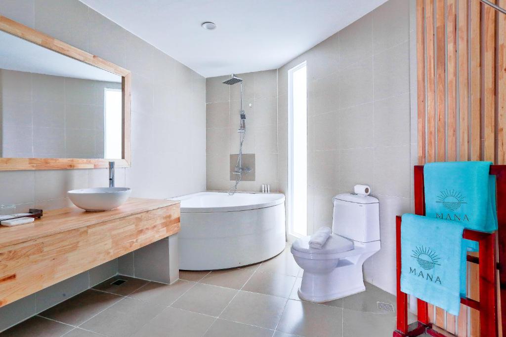 Suite Queen Room with Balcony Ocean View