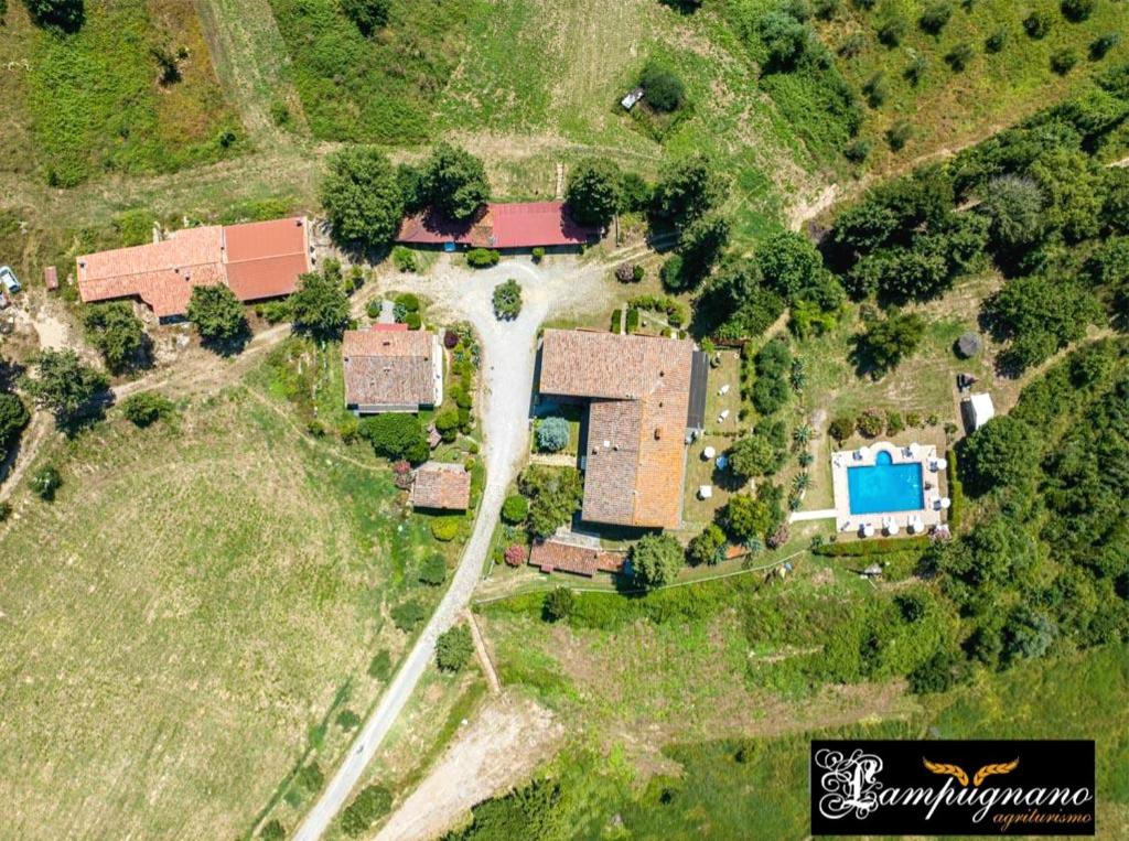 Bazén v ubytování Agriturismo Lampugnano nebo v jeho okolí