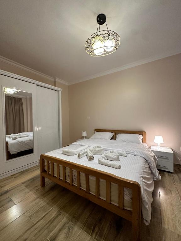 Postel nebo postele na pokoji v ubytování JRE-EG modern aprt11Sheikh Zayed