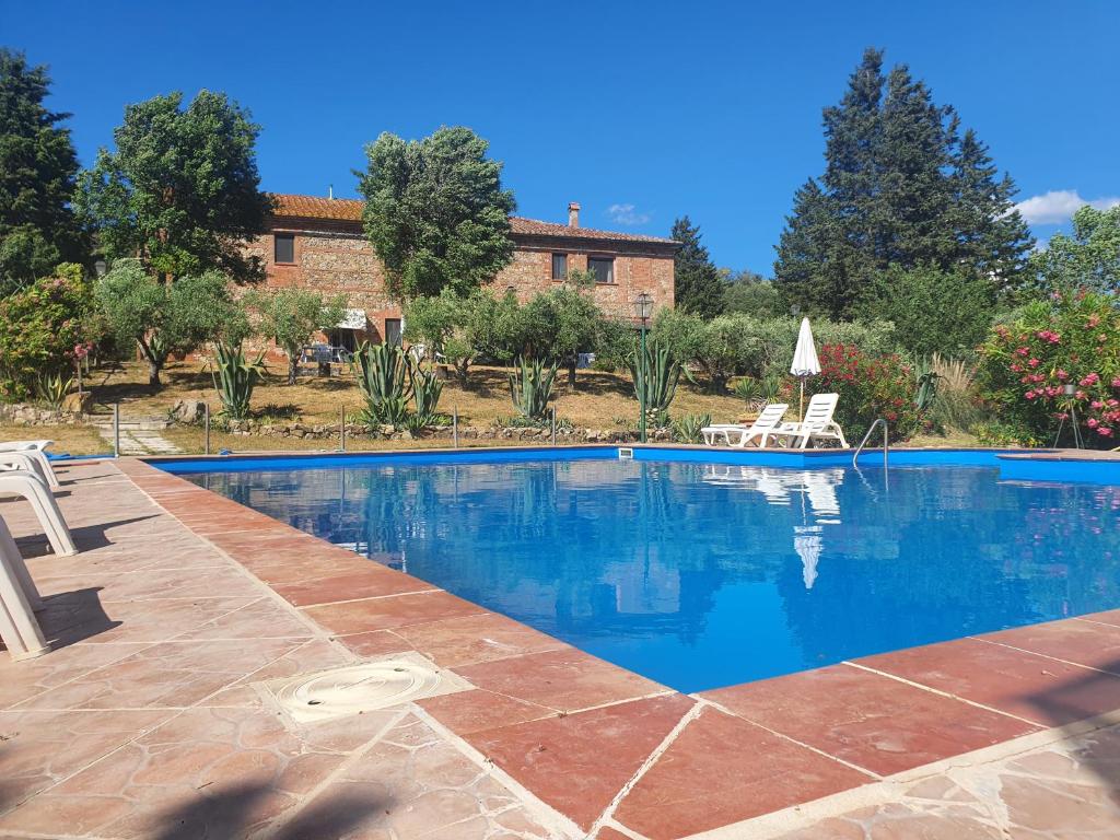 Bazén v ubytování Agriturismo Lampugnano nebo v jeho okolí