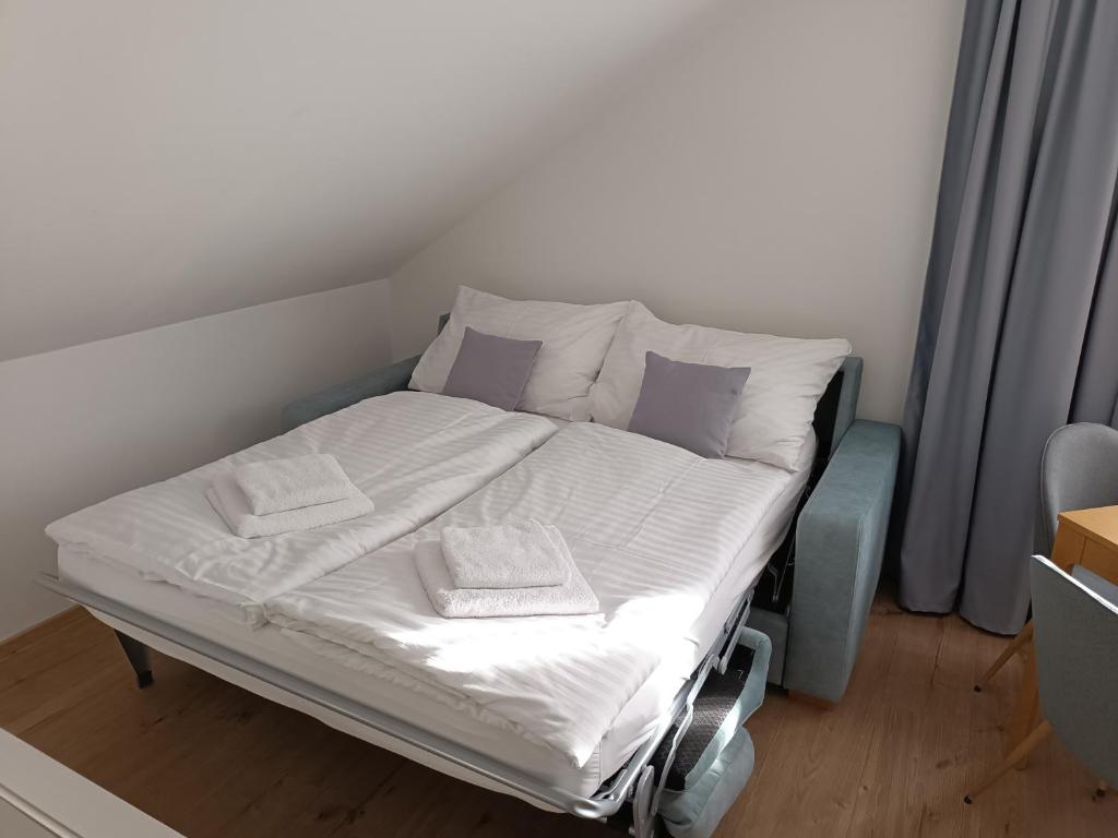 Postel nebo postele na pokoji v ubytování Apartmány pod Mníchom