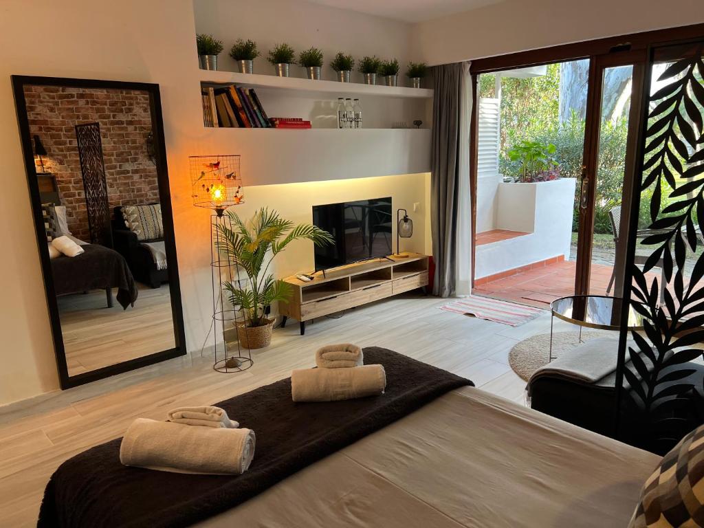 PUERTO BANUS POL Suite y HADA Suite - Studio Met Uitzicht Op Het Zwembad