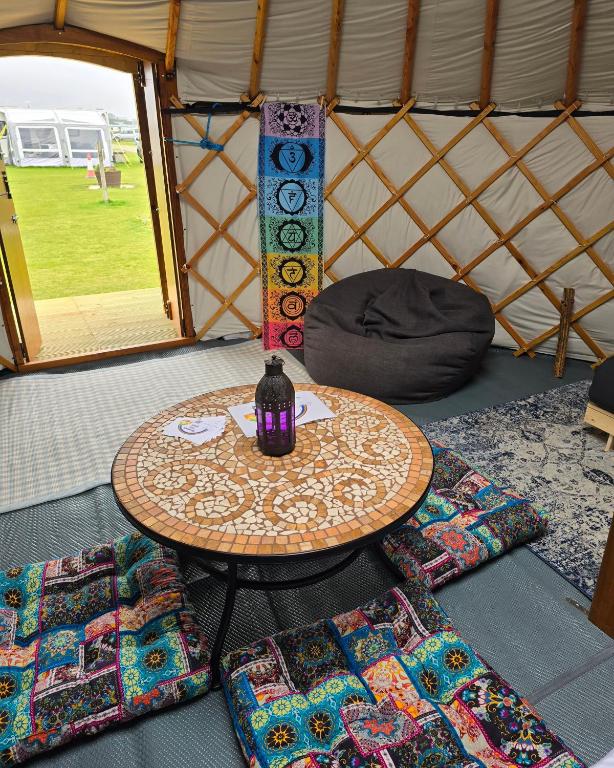 Istumisnurk majutusasutuses Rainbow's End Yurts