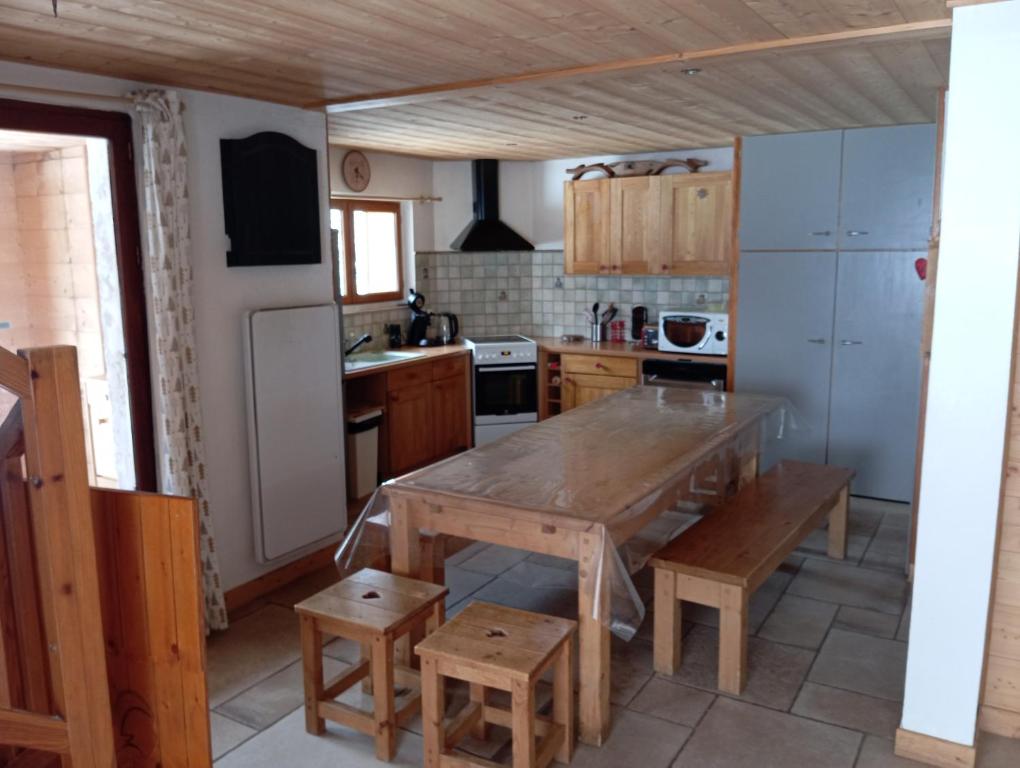 Kuchyň nebo kuchyňský kout v ubytování Chalet Oustalou