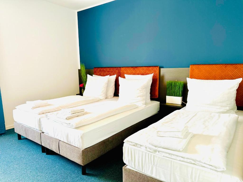 Postel nebo postele na pokoji v ubytování Arthotel Ambassador Wiesbaden - FREE PARKING