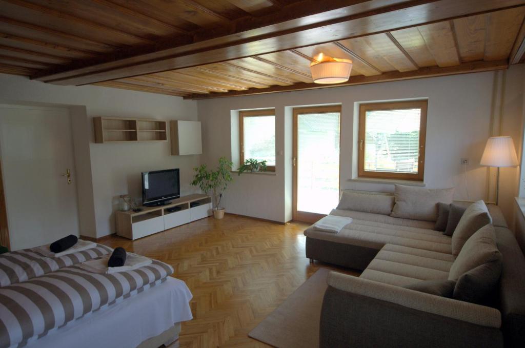 TV a/nebo společenská místnost v ubytování Anna's House