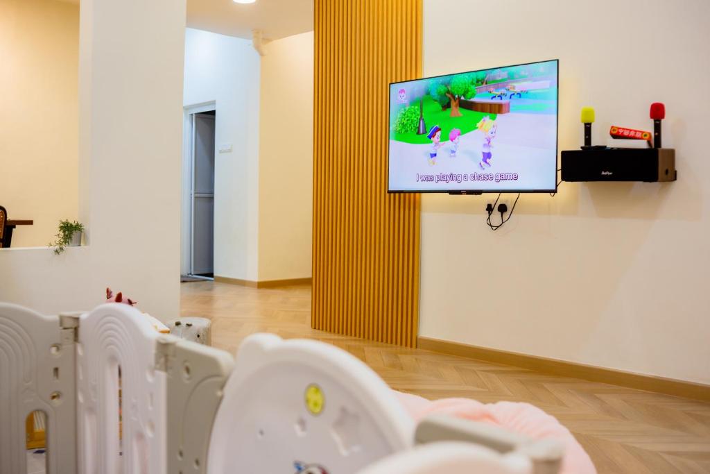 TV a/nebo společenská místnost v ubytování Skudai Tun Aminah Cozy Home - Sutera Mall 6 mins