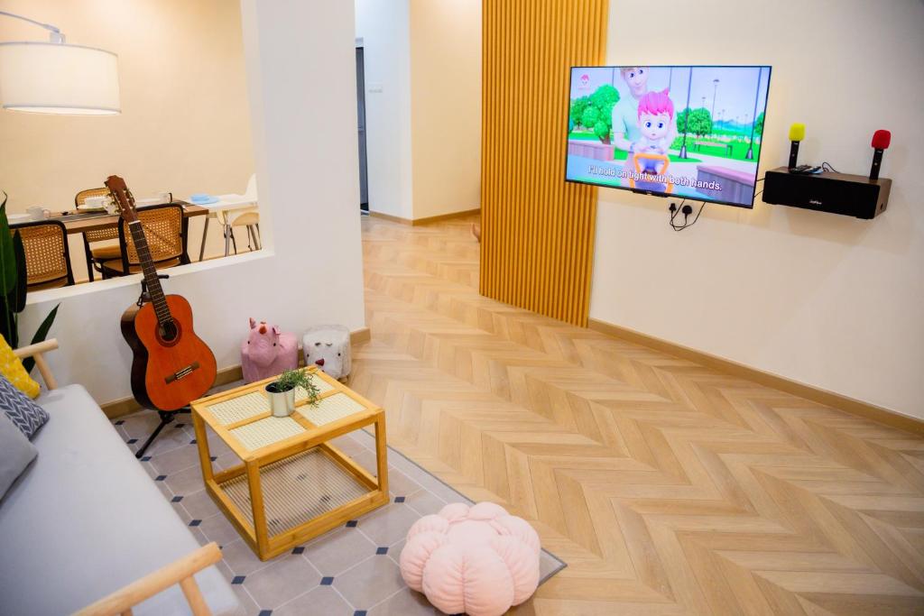 TV a/nebo společenská místnost v ubytování Skudai Tun Aminah Cozy Home - Sutera Mall 6 mins