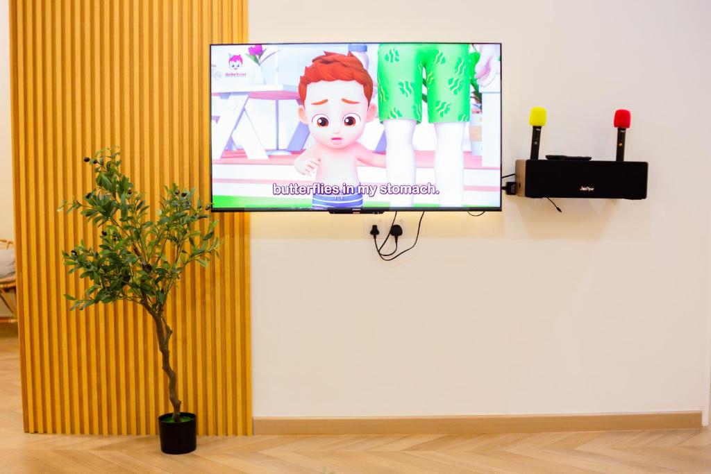 TV a/nebo společenská místnost v ubytování Skudai Tun Aminah Cozy Home - Sutera Mall 6 mins
