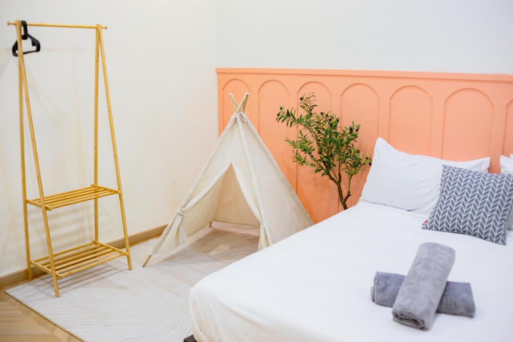 Postel nebo postele na pokoji v ubytování Skudai Tun Aminah Cozy Home - Sutera Mall 6 mins