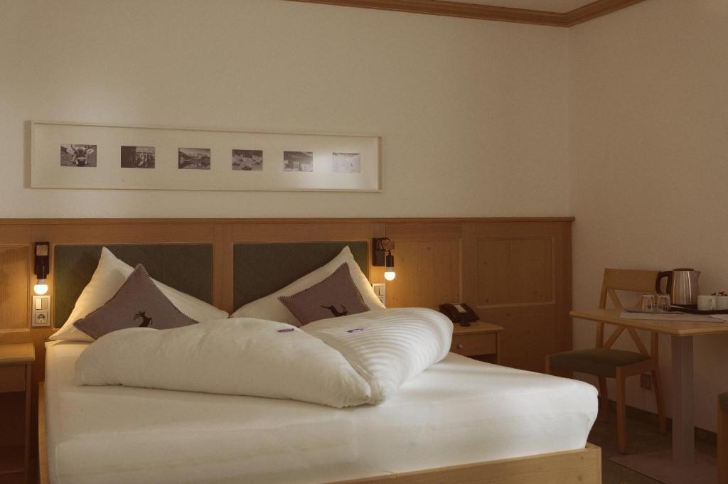 Posteľ alebo postele v izbe v ubytovaní Hotel Sonnalp