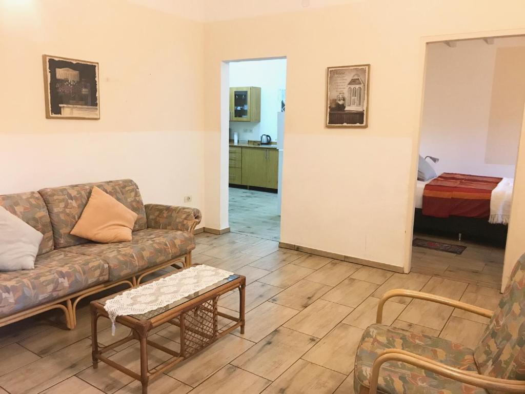 Гостиная зона в Apartamento con jardín cerca del hospital regional