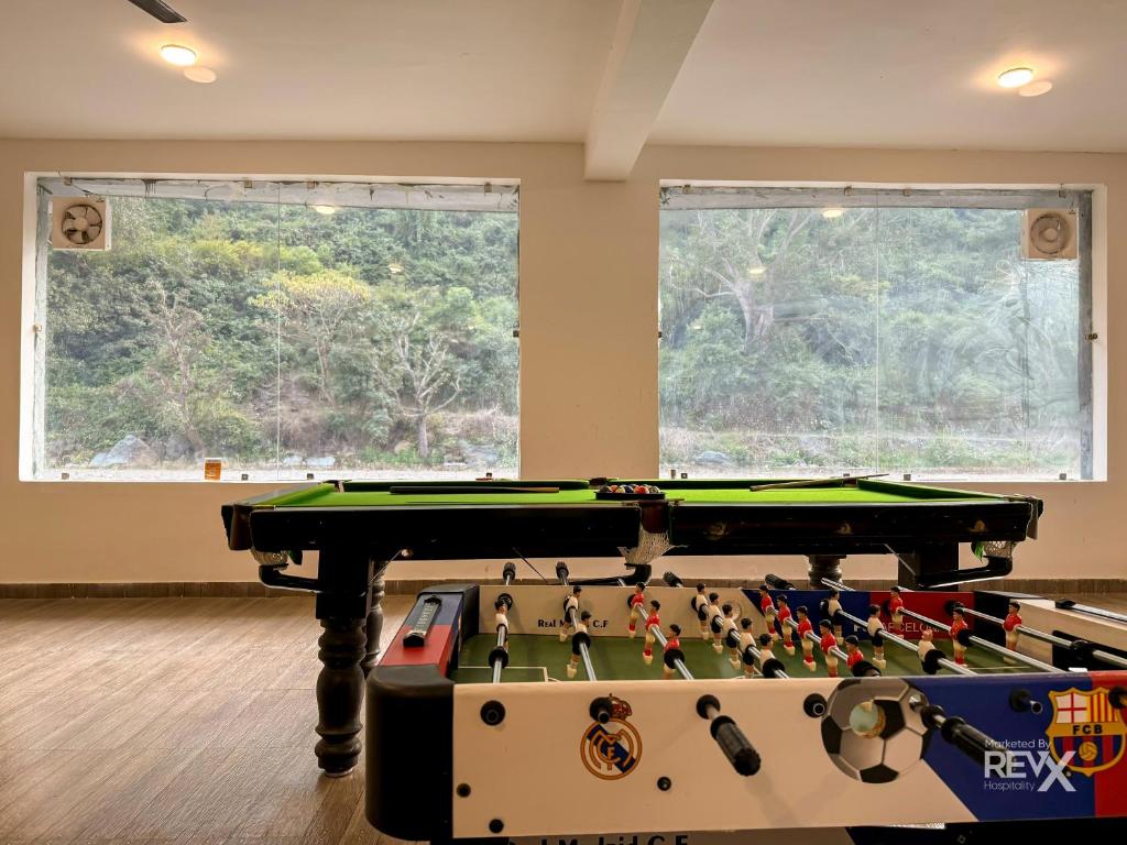 Biliár nebo kulečník v ubytování Euphoric River Resort