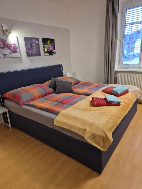 Una cama o camas en una habitación de Gasthof Altes Hammerherrenhaus