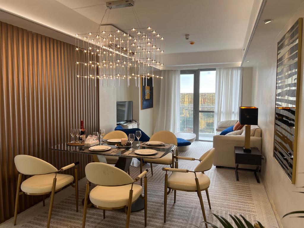 Photo inspiration: Gallery Detail: Luxurious Modern Penthouse 2Br Cross City Of Dreams Okada Solaire