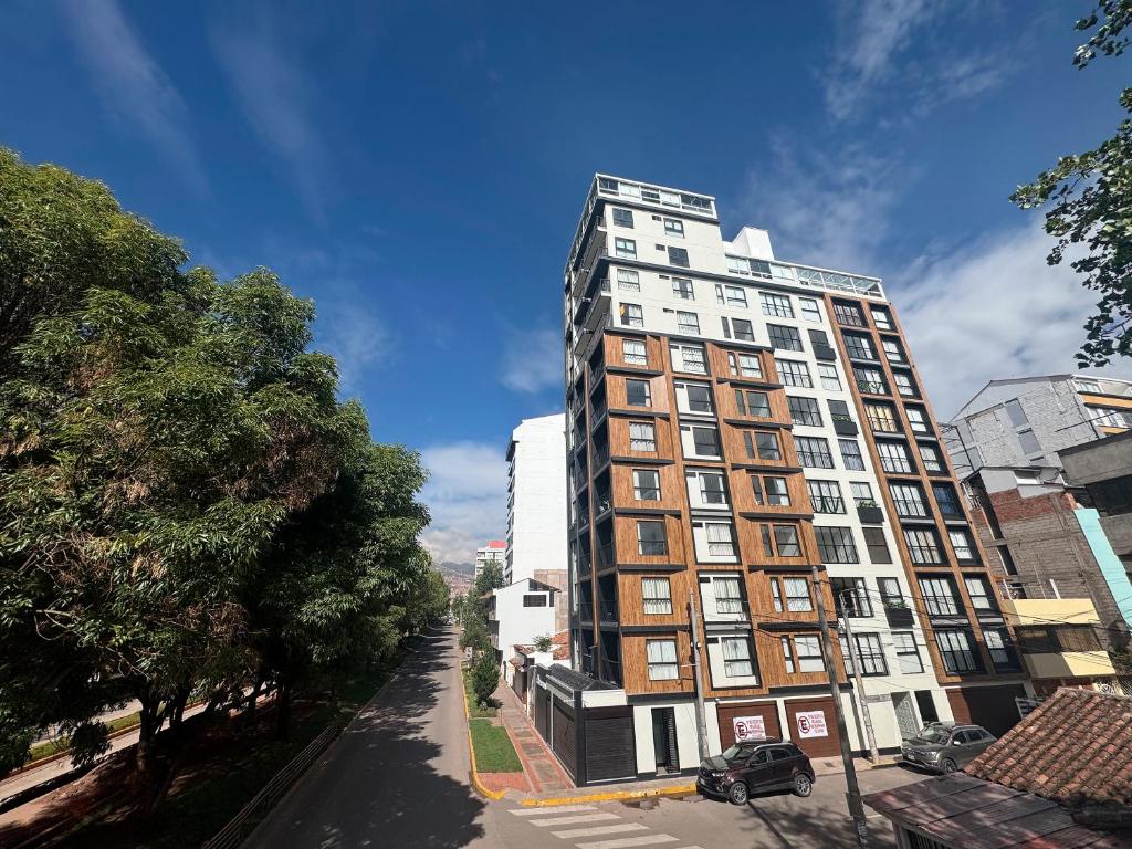 a tall building on the side of a street at Mantu Apartment in Cusco