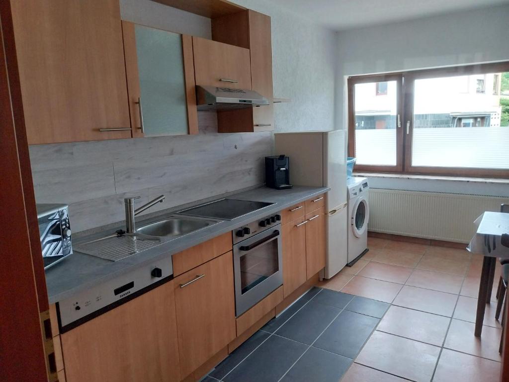 Η κουζίνα ή μικρή κουζίνα στο Monteurwohnung Niederhausen