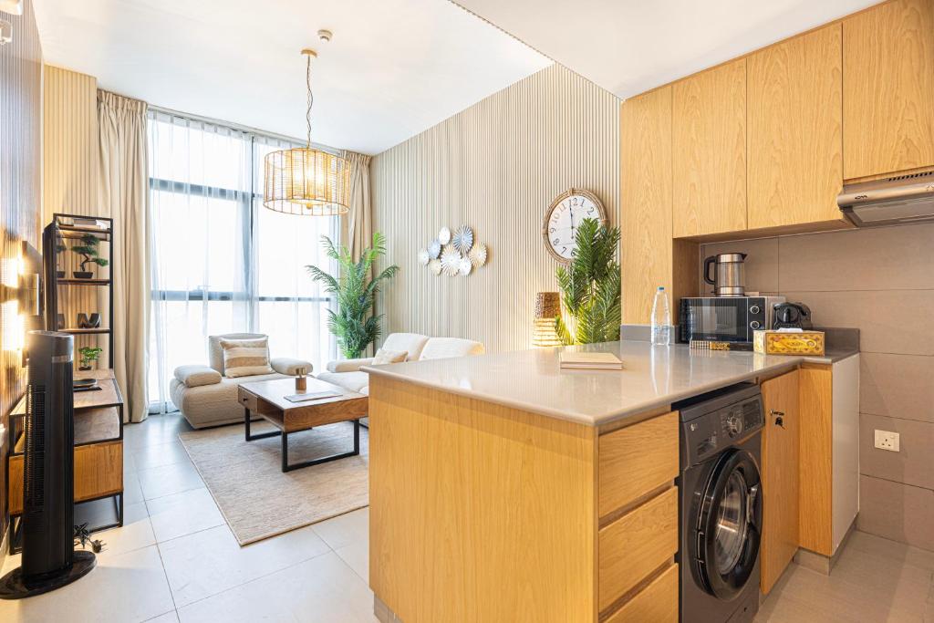 Cucina o angolo cottura di 1BR The Monarch Suite by Blue Cloud Holidays