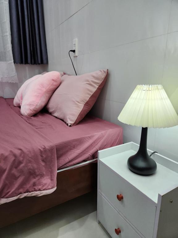 Postel nebo postele na pokoji v ubytování Hoa Nắng homestay