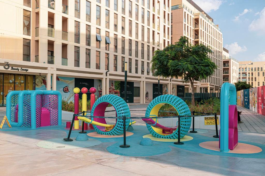 Area giochi per bambini di 1BR The Monarch Suite by Blue Cloud Holidays