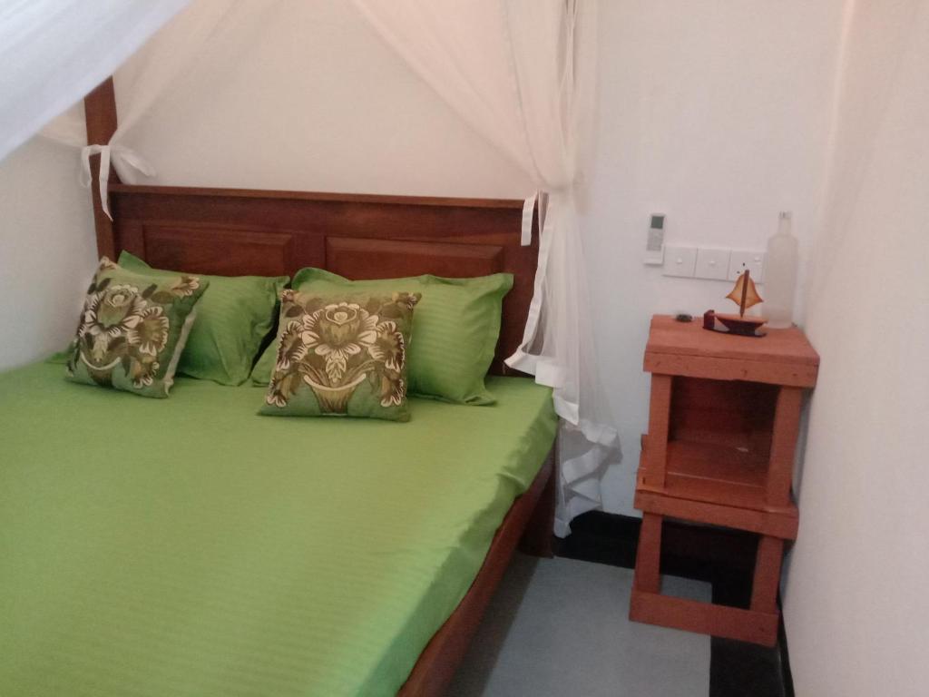 Postel nebo postele na pokoji v ubytování Padumaweera Holiday Inn