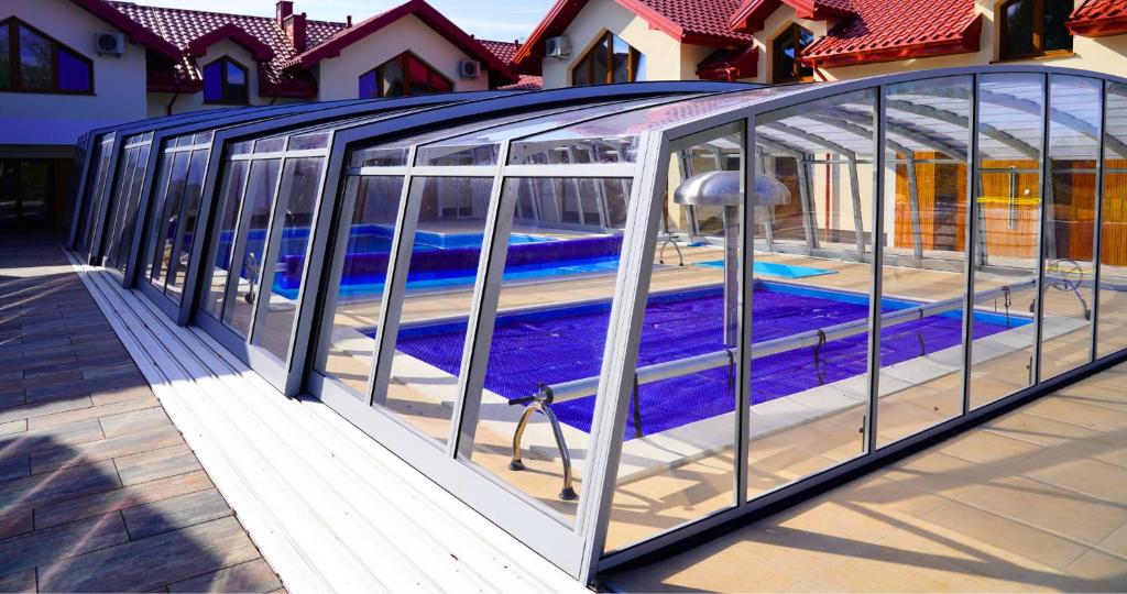 Bazén v ubytování Apartamenty pod Dębami - noclegi Beskid Niski nebo v jeho okolí