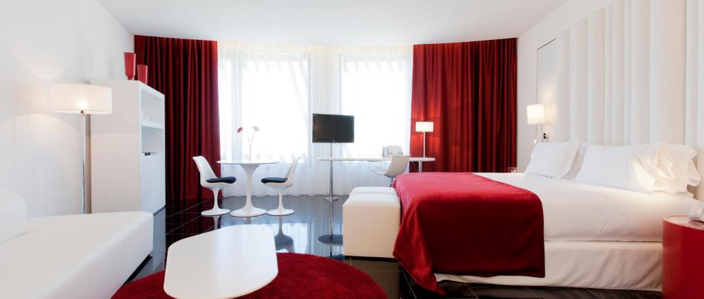 מיטה או מיטות בחדר ב-Hotel Porta Fira 4* Sup