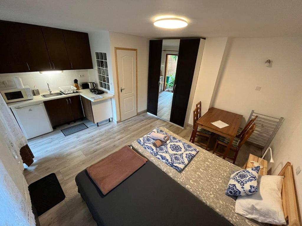 Nhà bếp/bếp nhỏ tại Újkisház cottage - Budapest