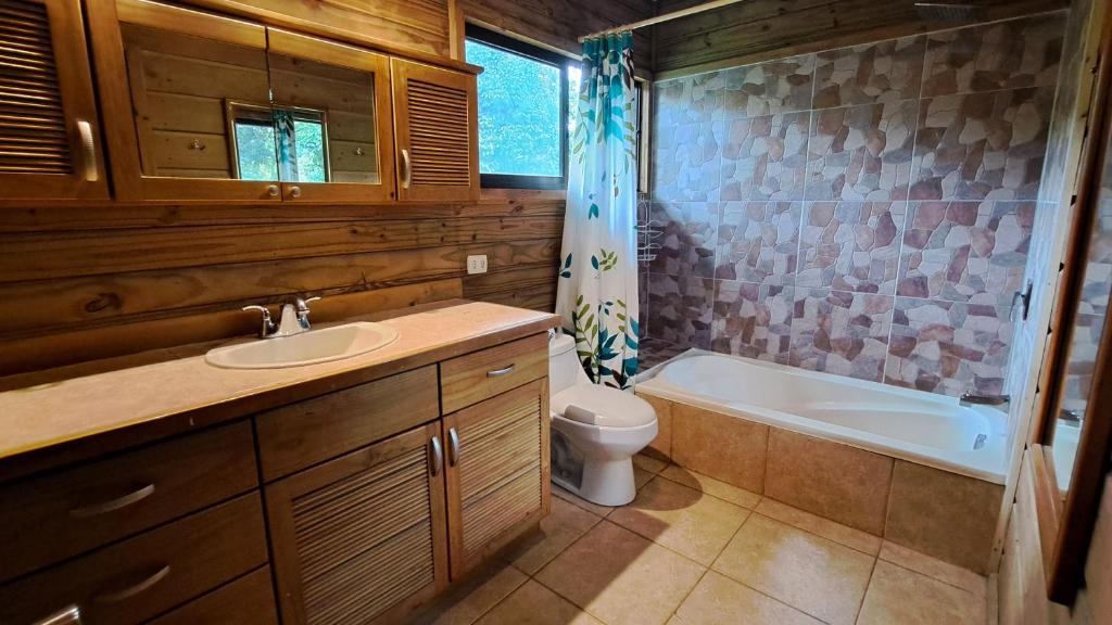 Koupelna v ubytování Cabinas Costa Tropicana