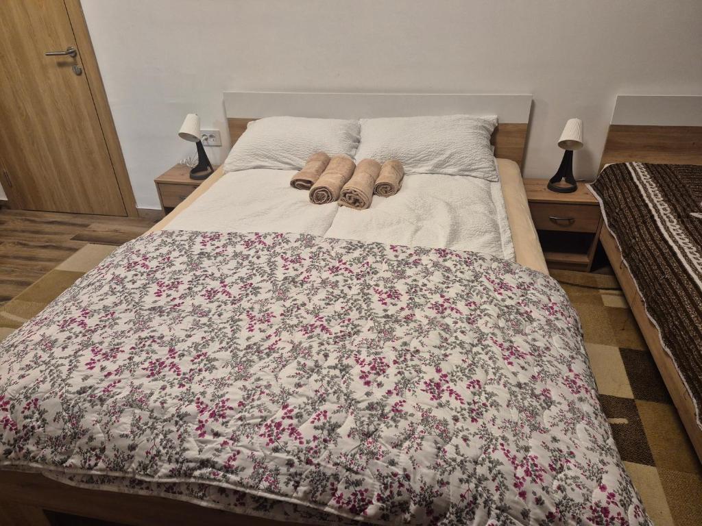 Postel nebo postele na pokoji v ubytování Vila RUŽA - House of Roses