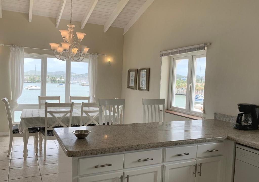 Cucina o angolo cottura di Harbour View Penthouse