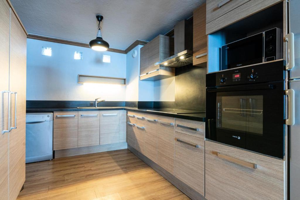 Η κουζίνα ή μικρή κουζίνα στο Chalet Mouflon - Magnifique appartement - vue a couper le souffle MAE-1731