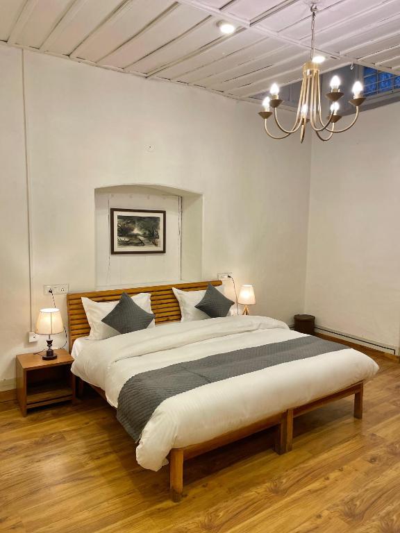 Postel nebo postele na pokoji v ubytování Nishantam Boho Mussoorie