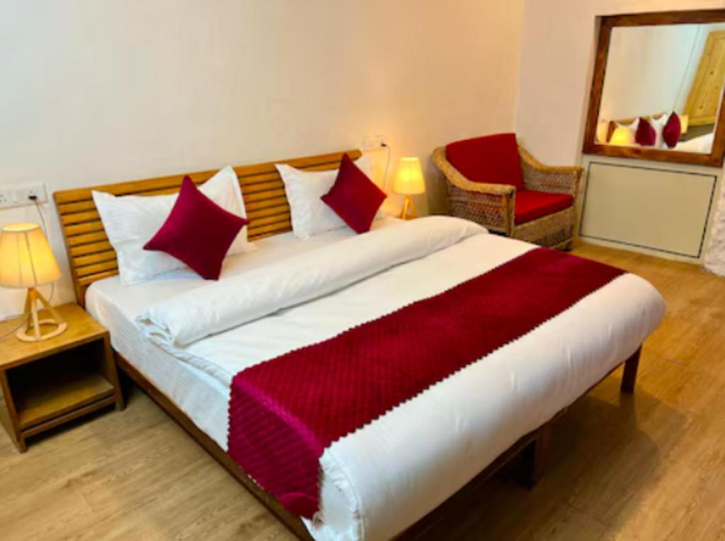Postel nebo postele na pokoji v ubytování Nishantam Boho Mussoorie