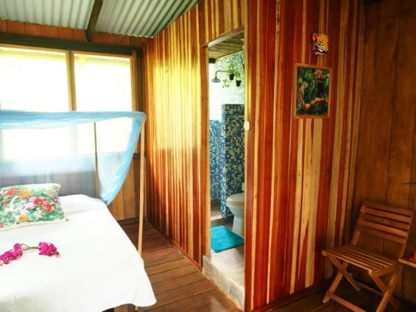 Postel nebo postele na pokoji v ubytování Jardín Botánico del Pacífico y Mecana Ecohotel
