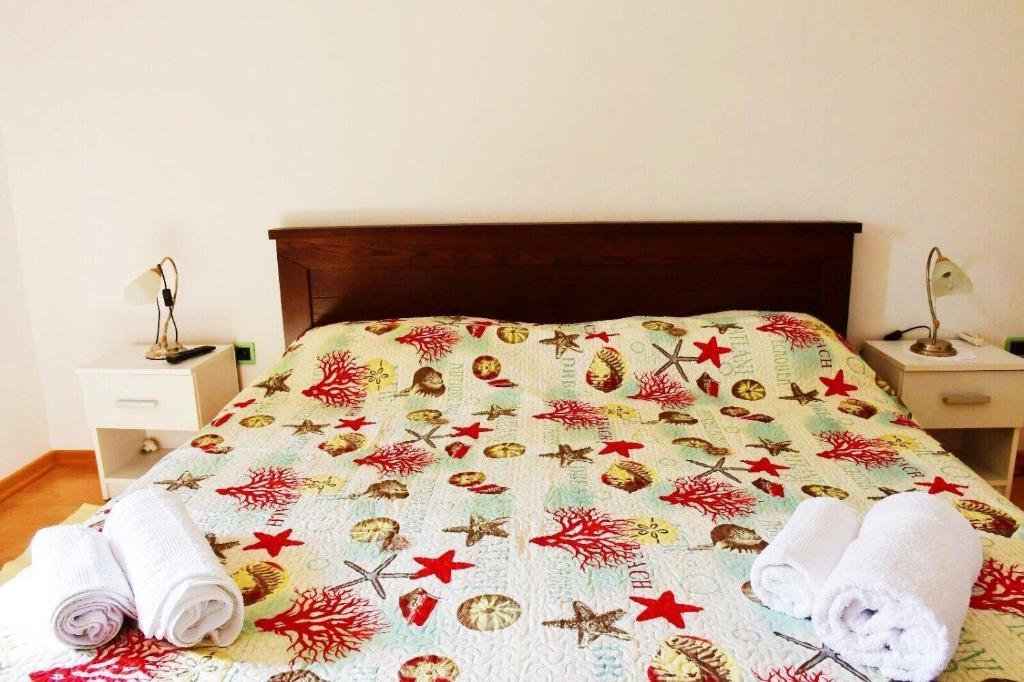 Łóżko lub łóżka w pokoju w obiekcie Apartments Darko