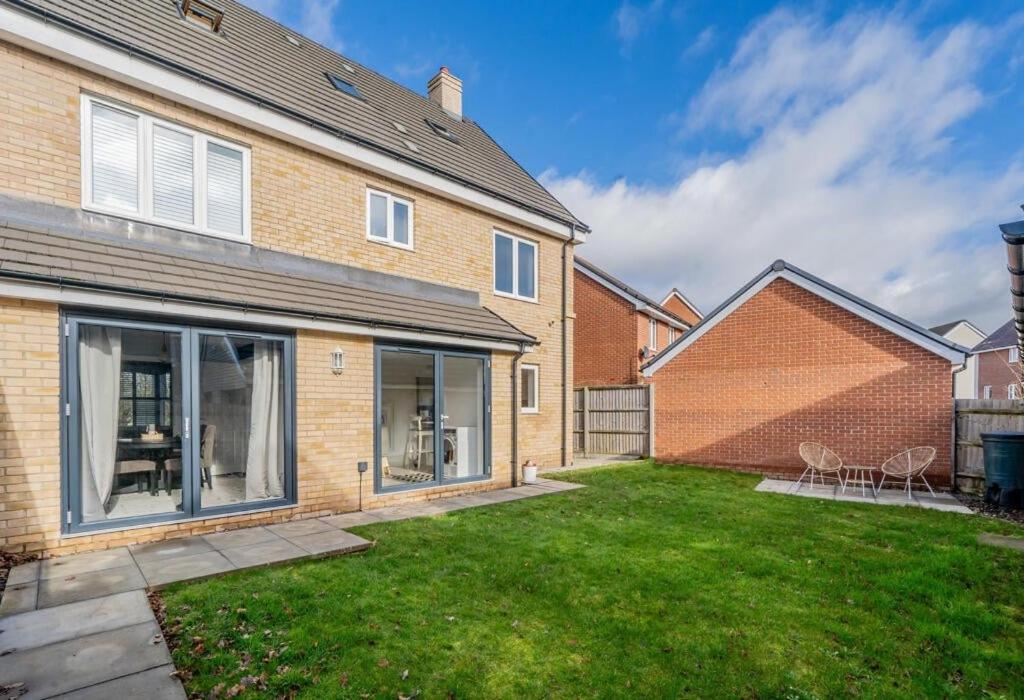 a brick house with a lawn in front of it at 5 Bedroom Detached House in Milton Keynes in Bletchley