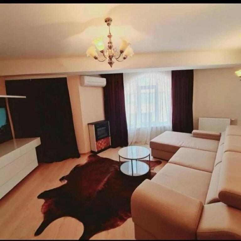a living room with a couch and a table at Ботаника , парк долина роз аеропорт in Chişinău