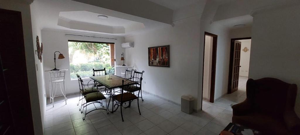 Posezení v ubytování HERMOSO Dpto EN COMPLEJO BUGANVILLAS