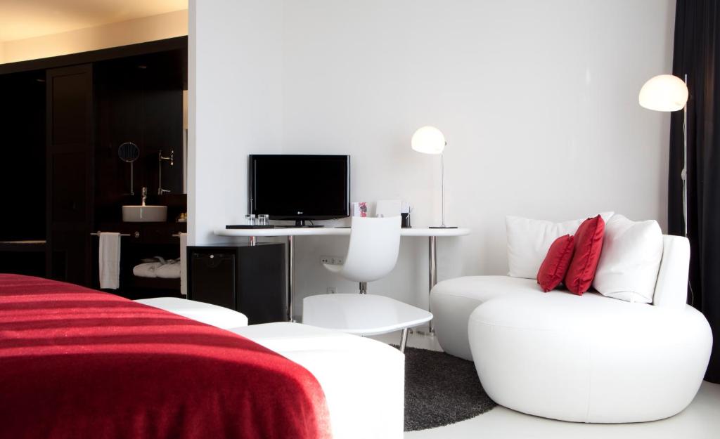 טלויזיה ו/או מרכז בידור ב-Hotel Porta Fira 4* Sup
