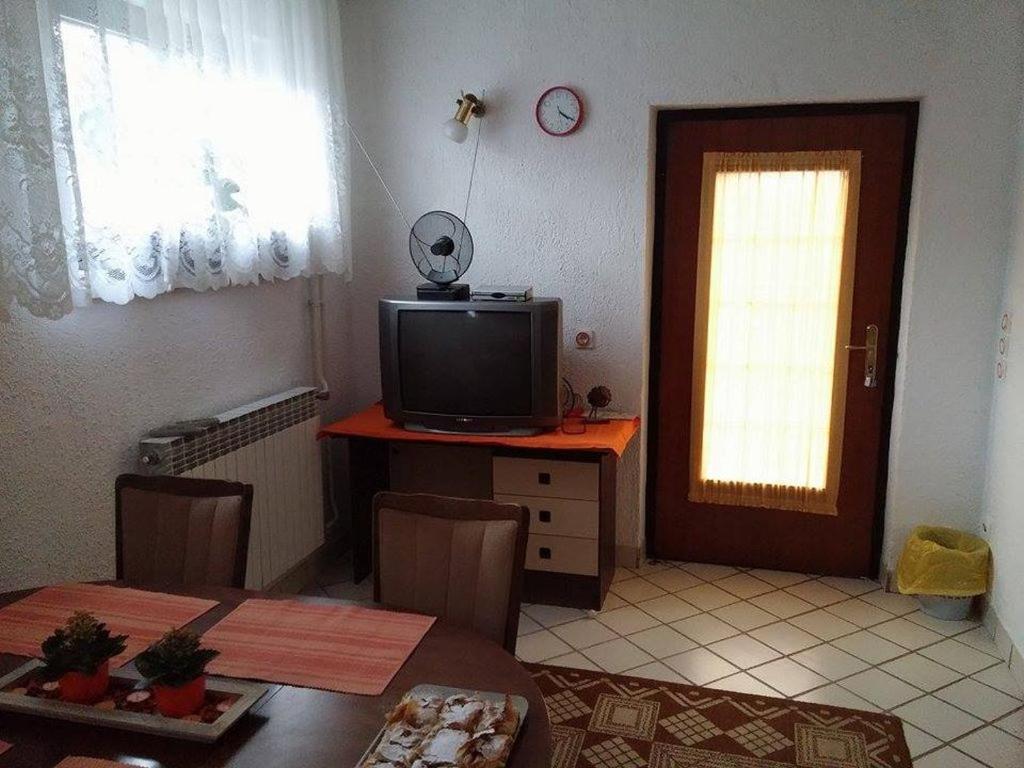 TV a/nebo společenská místnost v ubytování Apartment Božić