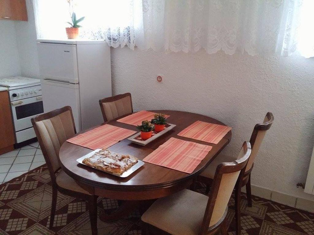 Kuchyň nebo kuchyňský kout v ubytování Apartment Božić