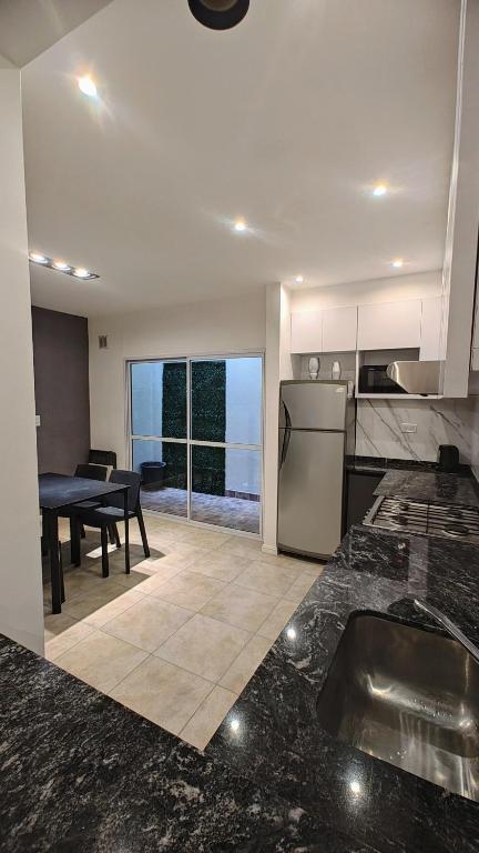 Amplio 2 ambientes Plaza Colon