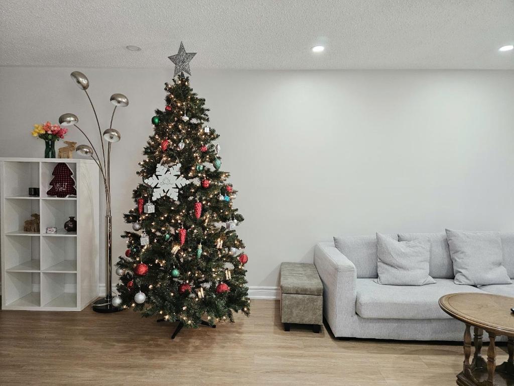 A Home Away-Cozy Guest Room in Toronto photo