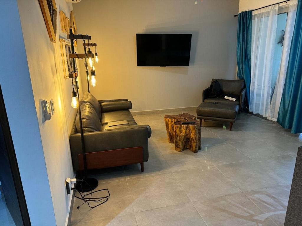 TV a/nebo společenská místnost v ubytování Welcome to Casa Del Arbol!