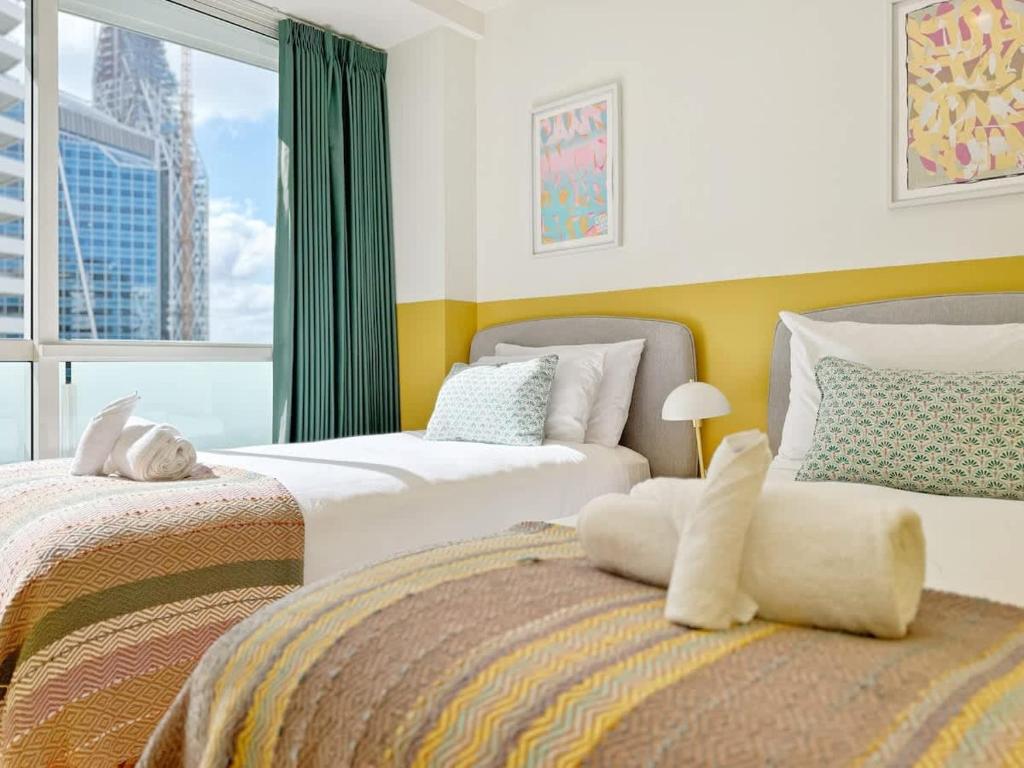 New & Modern Stylish 2BR vs Aircon in the City Next to Albert Park - Resim 24