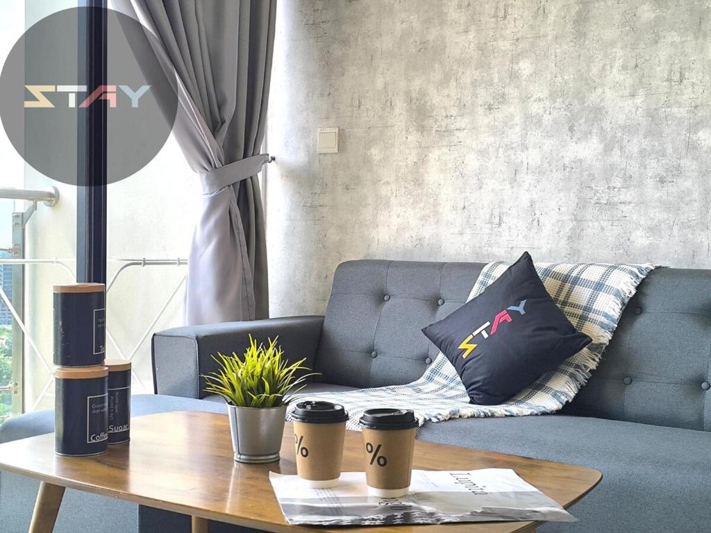 Posezení v ubytování Meridin Sovo Modern Grey Tone 2BED Poolview BySTAY
