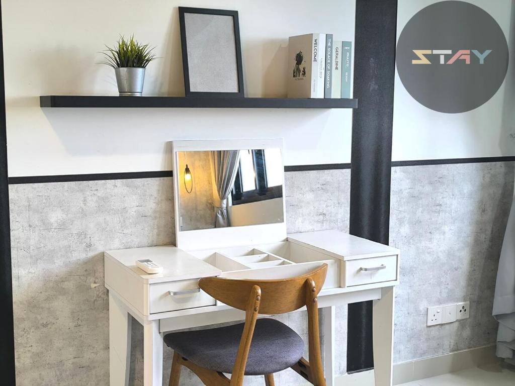 TV a/nebo společenská místnost v ubytování Meridin Sovo Modern Grey Tone 2BED Poolview BySTAY
