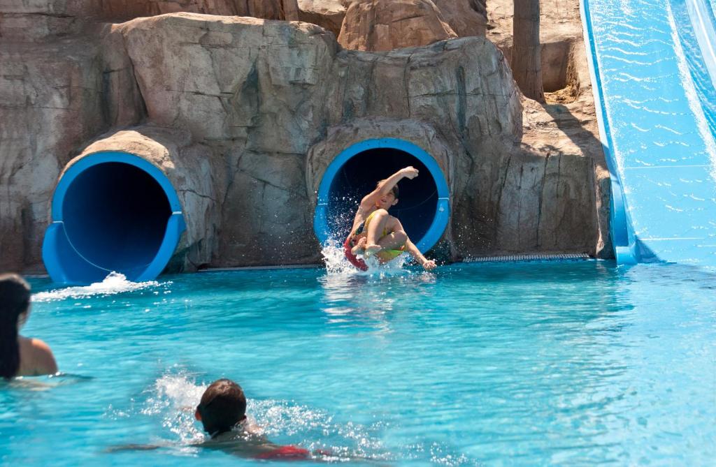 Bazén v ubytování Hotel Europa Splash & Spa nebo v jeho okolí